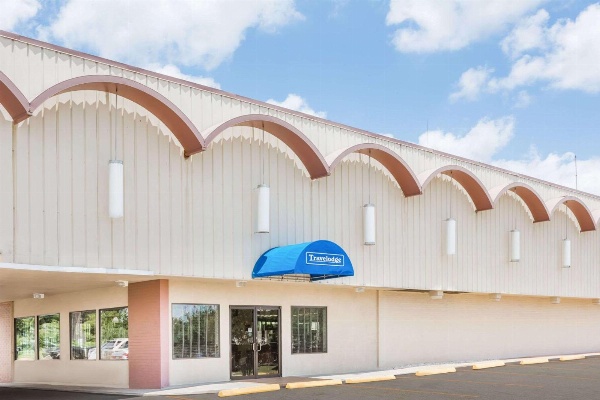 Travelodge by Wyndham Shreveport LA image 1