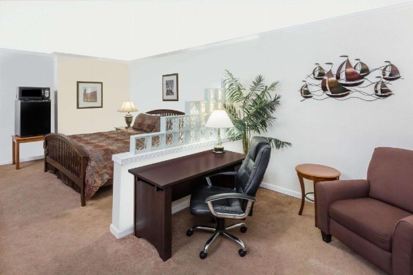 Travelodge by Wyndham Shreveport LA image 9